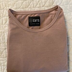 CUTS AO CURVE HEM LONG SLEEVE TEE Color Mountain Mist (Mauve) Size Medium